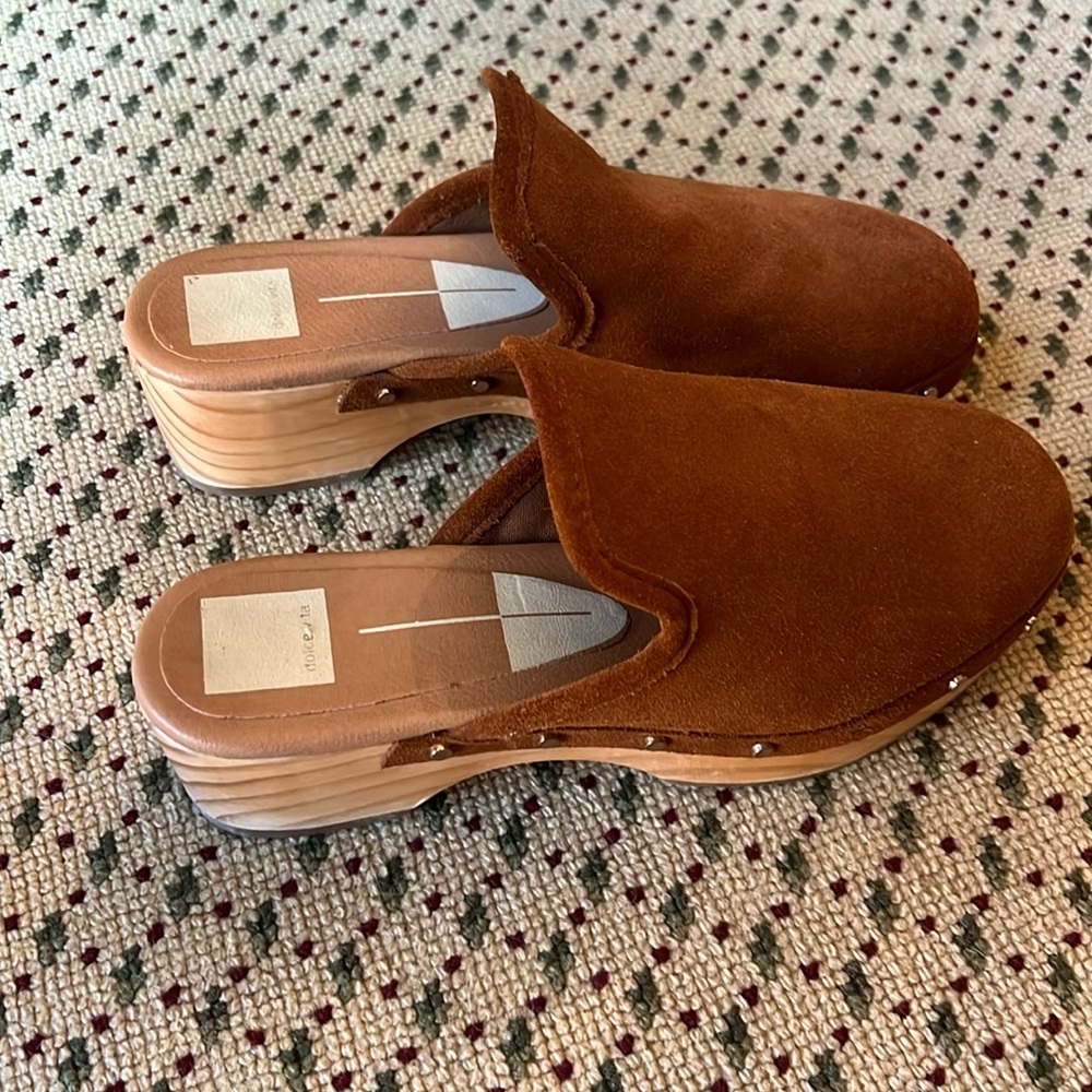 7.5 dolce vita brown clogs